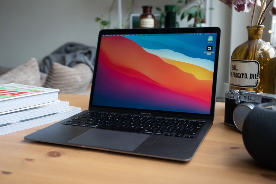     MacBook