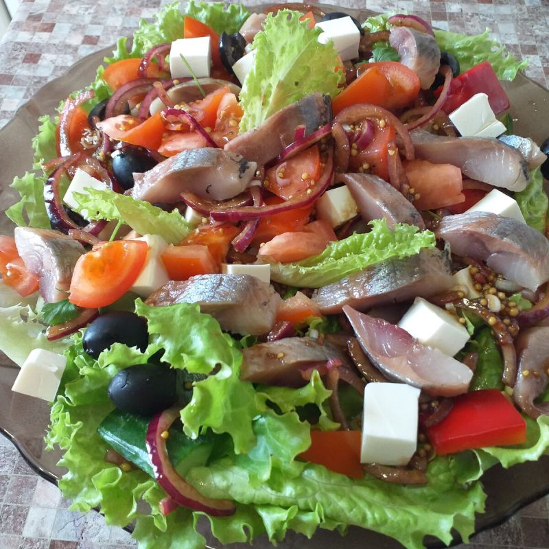 Греческий салат с сельдью: нестандартный взгляд на традиционное блюдо