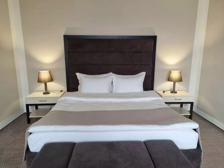 Одна вещь, которую вы всегда делаете неправильно при стирке постельного белья: откровения прачек