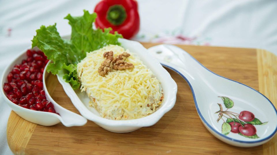 Про оливье больше не вспомните: легкий и нежный салат затмит популярное блюдо