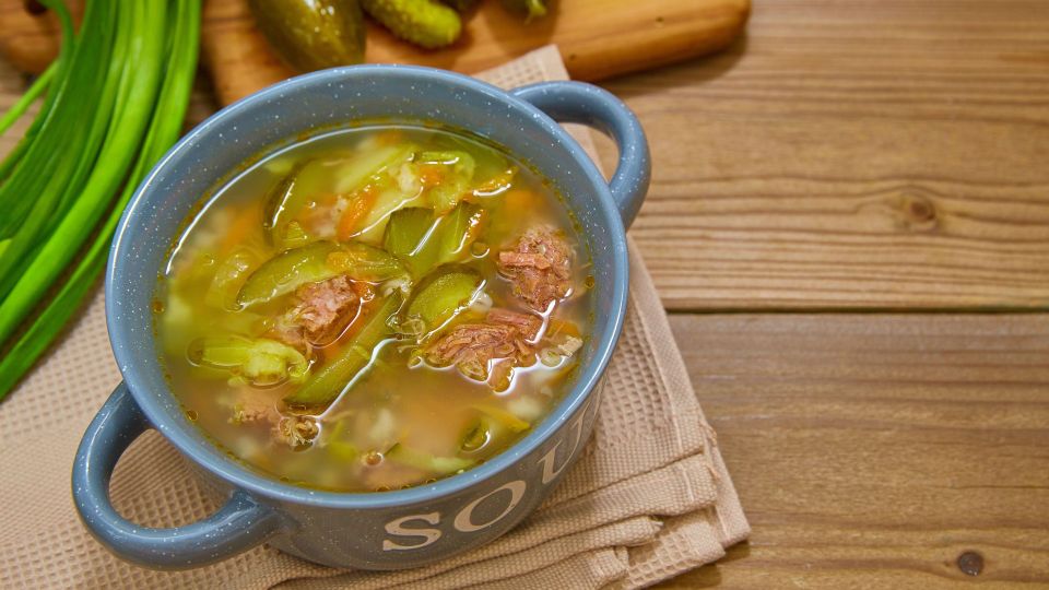 Без риса и перловки: этот ингредиент превратит рассольник в кулинарную легенду