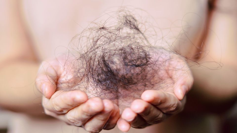 Волосы обламываются и выпадают? Срочно проверьте этот нюанс в уходе