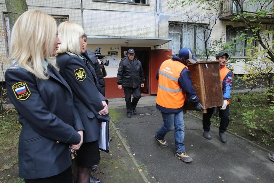 Как избежать выселения: жилье, долги и их последствия