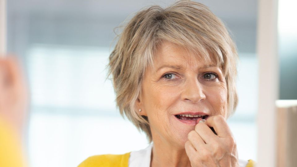 Эти оттенки в макияже освежат и подтянут овал лица: смело добавляйте в косметичку