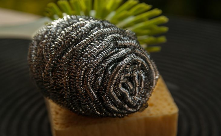 10 неожиданных способов применения металлической мочалки