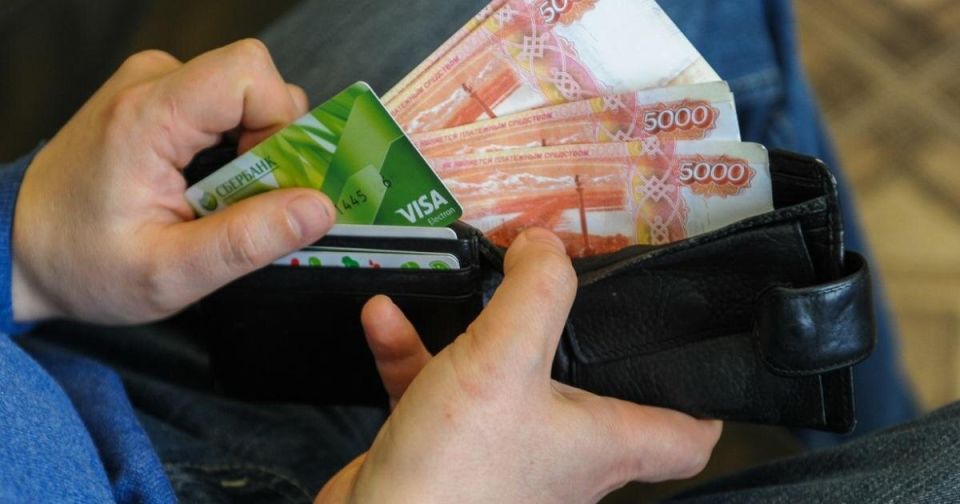 Зарплата на кредитную карту: что говорит закон?