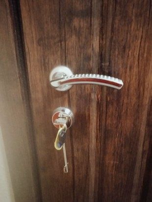 Как понять, кого впустить в квартиру, а кого оставить за дверью