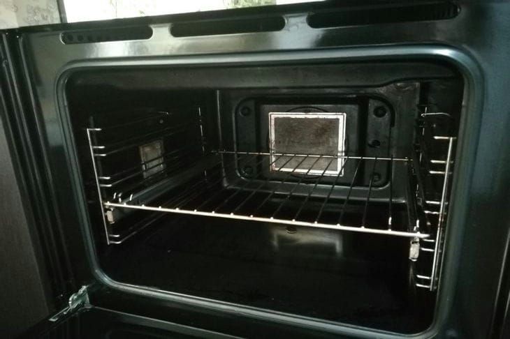 Как дешево и эффективно почистить духовку: полезные советы