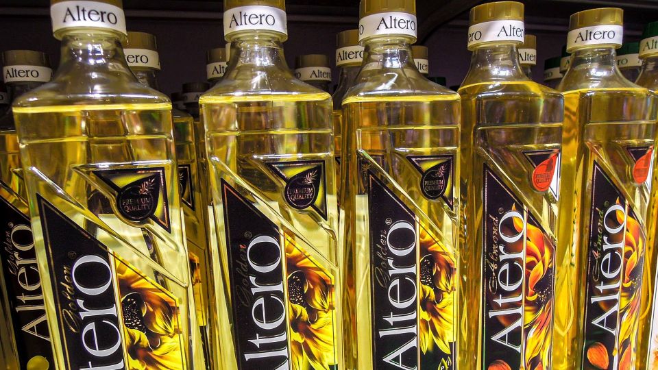 Так крышку от масла используют только хозяйки со стажем: продукт экономится в разы