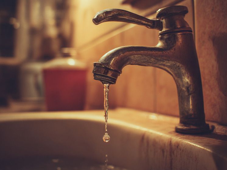 Работаем над устранением течи в смесителе: просто и эффективно