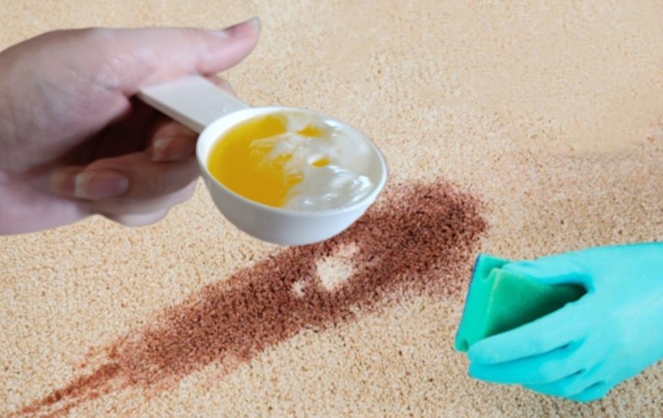 Простой способ вернуть коврам первозданный вид с помощью газированной воды