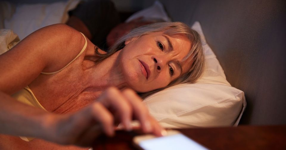 Ночные пробуждения: причины и тайны, которые скрывают старшие поколения