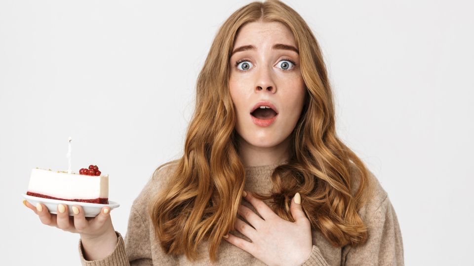 Пирог остался сырым внутри? Хозяйки нашли хитрый способ исправить оплошность