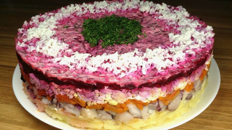 Как изменить привычный вкус: новая версия классической селедки под шубой
