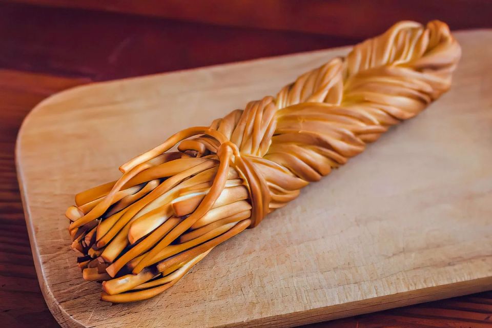 Настоящий или искусственный: как выбрать копчёный сыр