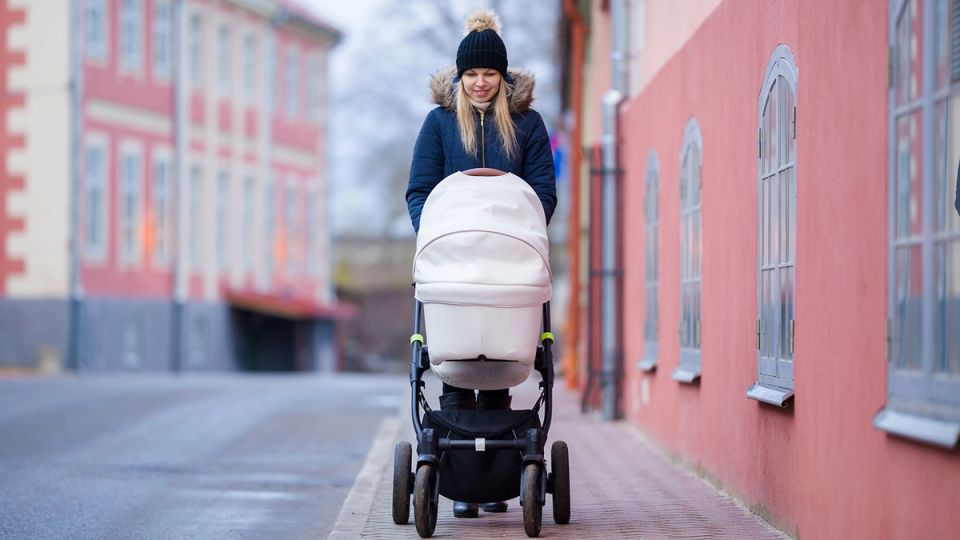 Одинокие родители в 2026 году: что важно знать о льготах и выплатах