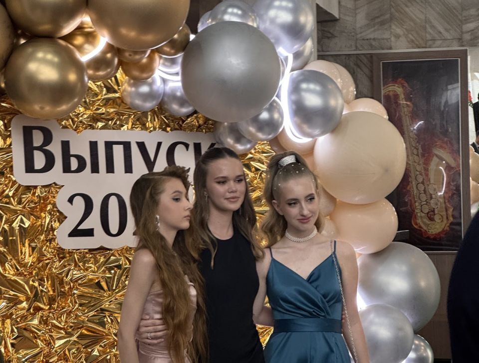 Выпускники ЕАО ловите момент и делитесь своими яркими воспоминаниями
