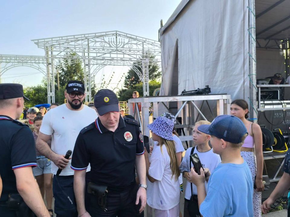 С Днём молодёжи!. Друзья! Сегодня мы отмечаем День молодёжи – праздник энергии, инициативы и больших возможностей! Молодёжь – это будущее нашей страны, и её воспитание – важная задача для всего общества, в том числе и для...