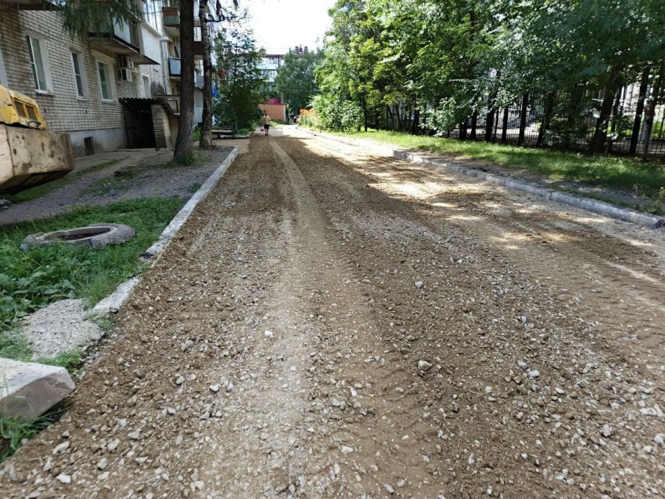 Максим Семёнов: Продолжаем приводить в порядок междворовые заезды
