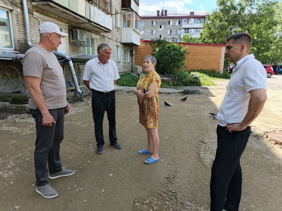 Максим Семёнов: Продолжаем приводить в порядок междворовые заезды