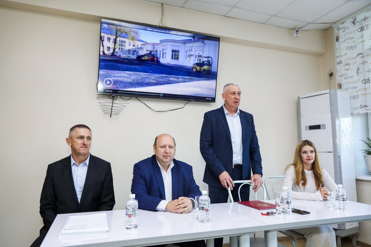 Депутаты поздравили работников и ветеранов ПМК «Биробиджанводстрой» Депутаты поздравили работников и ветеранов ПМК «Биробиджанводстрой»