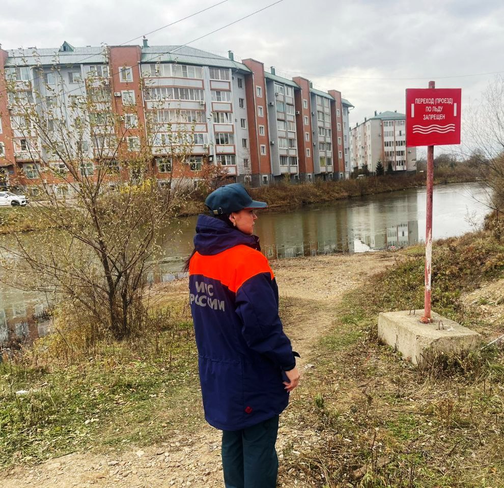 Выход на лед запрещён!. Накануне специалисты управление по делам гражданской обороны и чрезвычайным ситуациям мэрии города и представители ГИМС объехали городские водоемы и проверили наличие знаков-аншлагов Выход на лед запрещён!. Накануне специалисты управление по делам гражданской обороны и чрезвычайным ситуациям мэрии города и представители ГИМС объехали городские водоемы и проверили наличие знаков-аншлагов