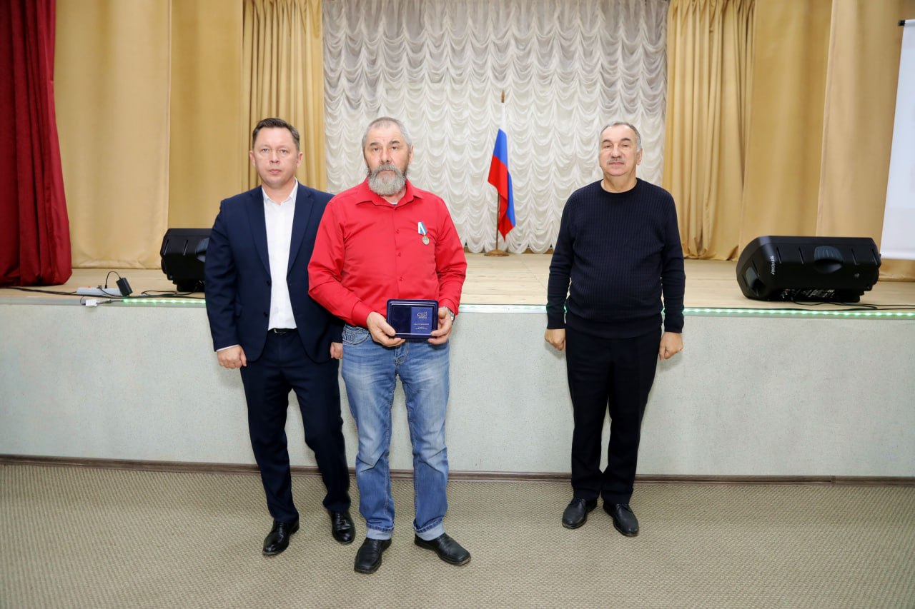 Вчера приехал в село Биджан Ленинского района, чтобы с председателем регионального отделения Всероссийского общественного движения «Отцы России» Алинбергом Михайловичем Ганапольским в торжественной обстановке лично вручить... Вчера приехал в село Биджан Ленинского района, чтобы с председателем регионального отделения Всероссийского общественного движения «Отцы России» Алинбергом Михайловичем Ганапольским в торжественной обстановке лично вручить...