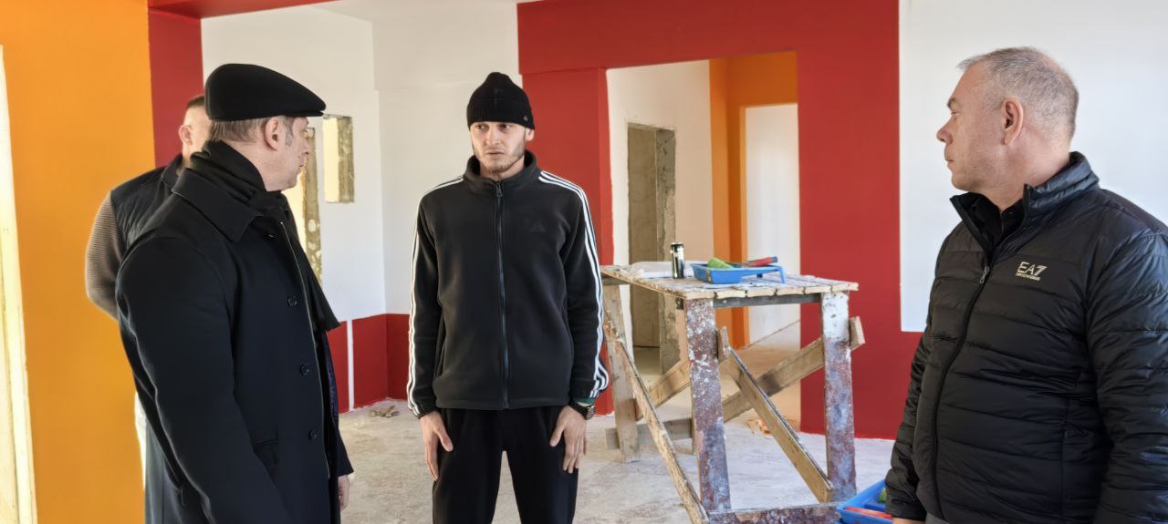 Ход капитального ремонта в лицее №23 контролируют депутаты городской думы Биробиджана Ход капитального ремонта в лицее №23 контролируют депутаты городской думы Биробиджана