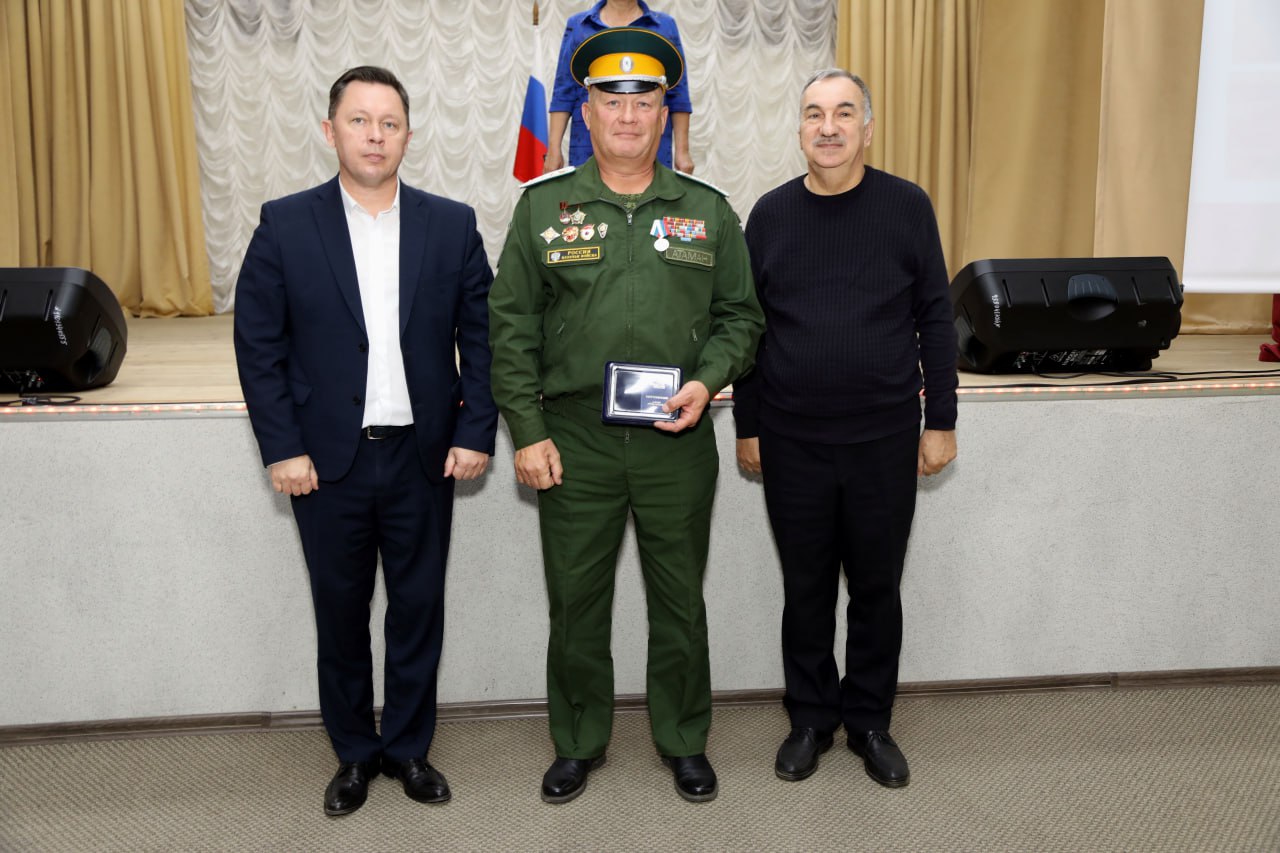 Медали «Отец солдата» вручены в Ленинском районе Медали «Отец солдата» вручены в Ленинском районе
