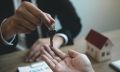С 2025 года дарить недвижимость станет сложнее: нотариус обязателен