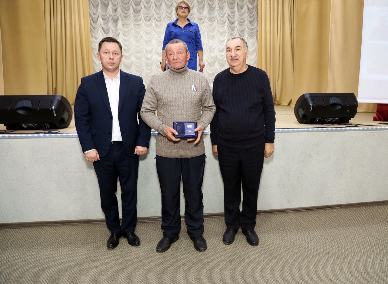 В с. Биджан состоялась церемония вручения медали «Отец солдата» В с. Биджан состоялась церемония вручения медали «Отец солдата»