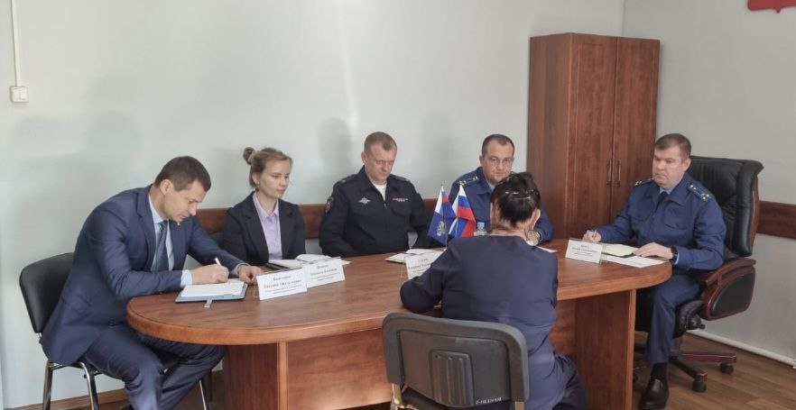 Заместитель прокурора Еврейской автономной области провел выездной личный прием граждан в пос Заместитель прокурора Еврейской автономной области провел выездной личный прием граждан в пос