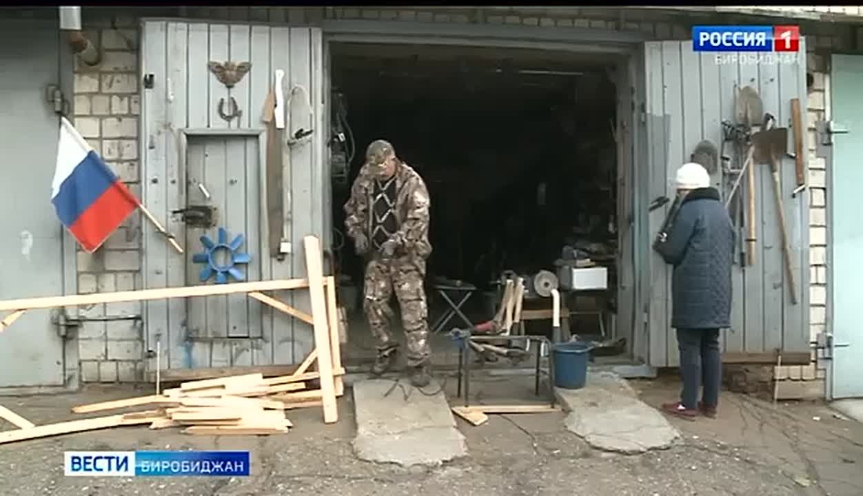 Биробиджанец Леонид Муха в своем гараже создал мастерскую для помощи бойцам СВО
