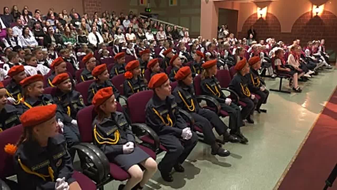 Биробиджанская гимназия №1 приняла в свои ряды юных активистов орлят России