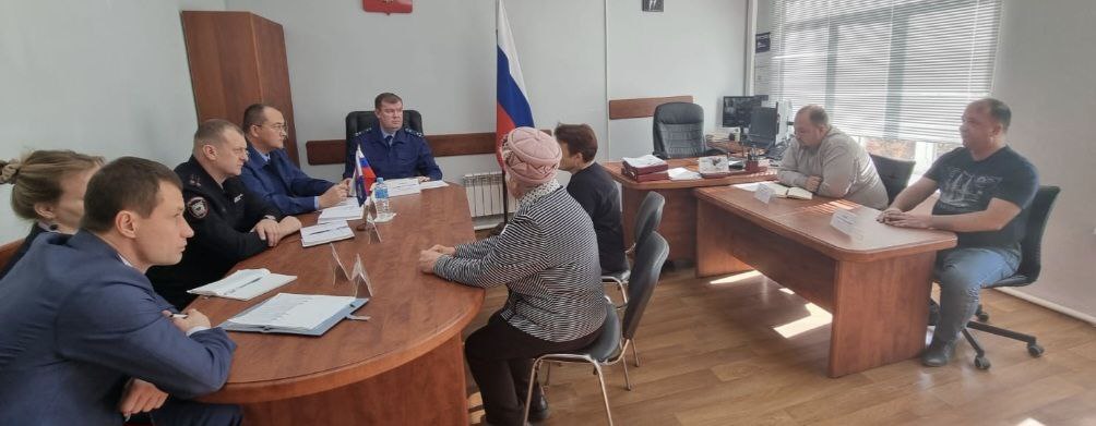 Заместитель прокурора Еврейской автономной области провел выездной личный прием граждан в пос Заместитель прокурора Еврейской автономной области провел выездной личный прием граждан в пос