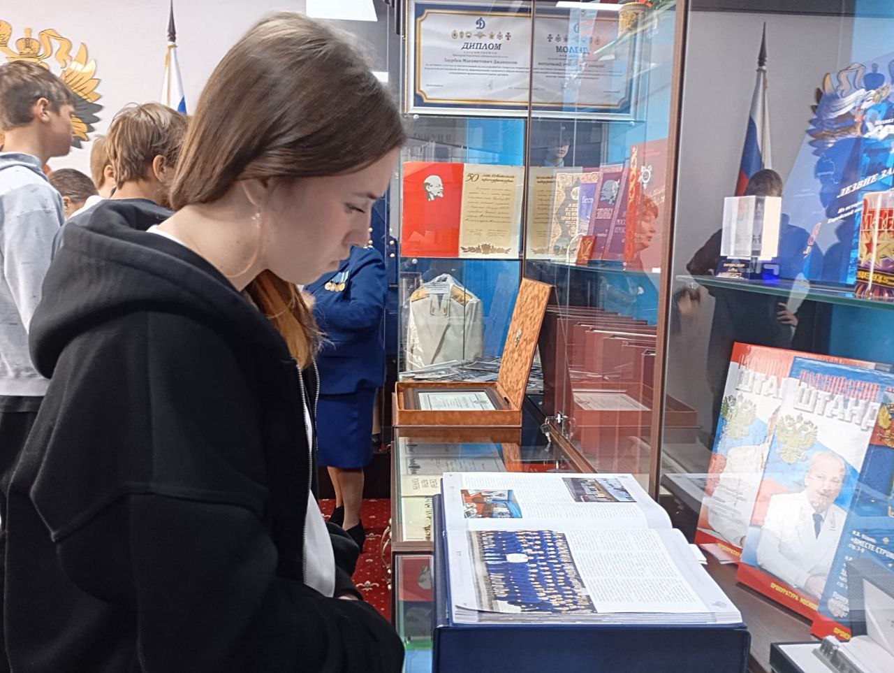 В музее прокуратуры Еврейской автономной области проведена информационно-познавательная экскурсия В музее прокуратуры Еврейской автономной области проведена информационно-познавательная экскурсия