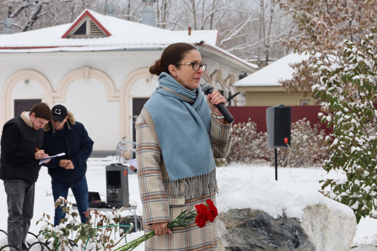 В Биробиджане почтили память жертв политических репрессий В Биробиджане почтили память жертв политических репрессий
