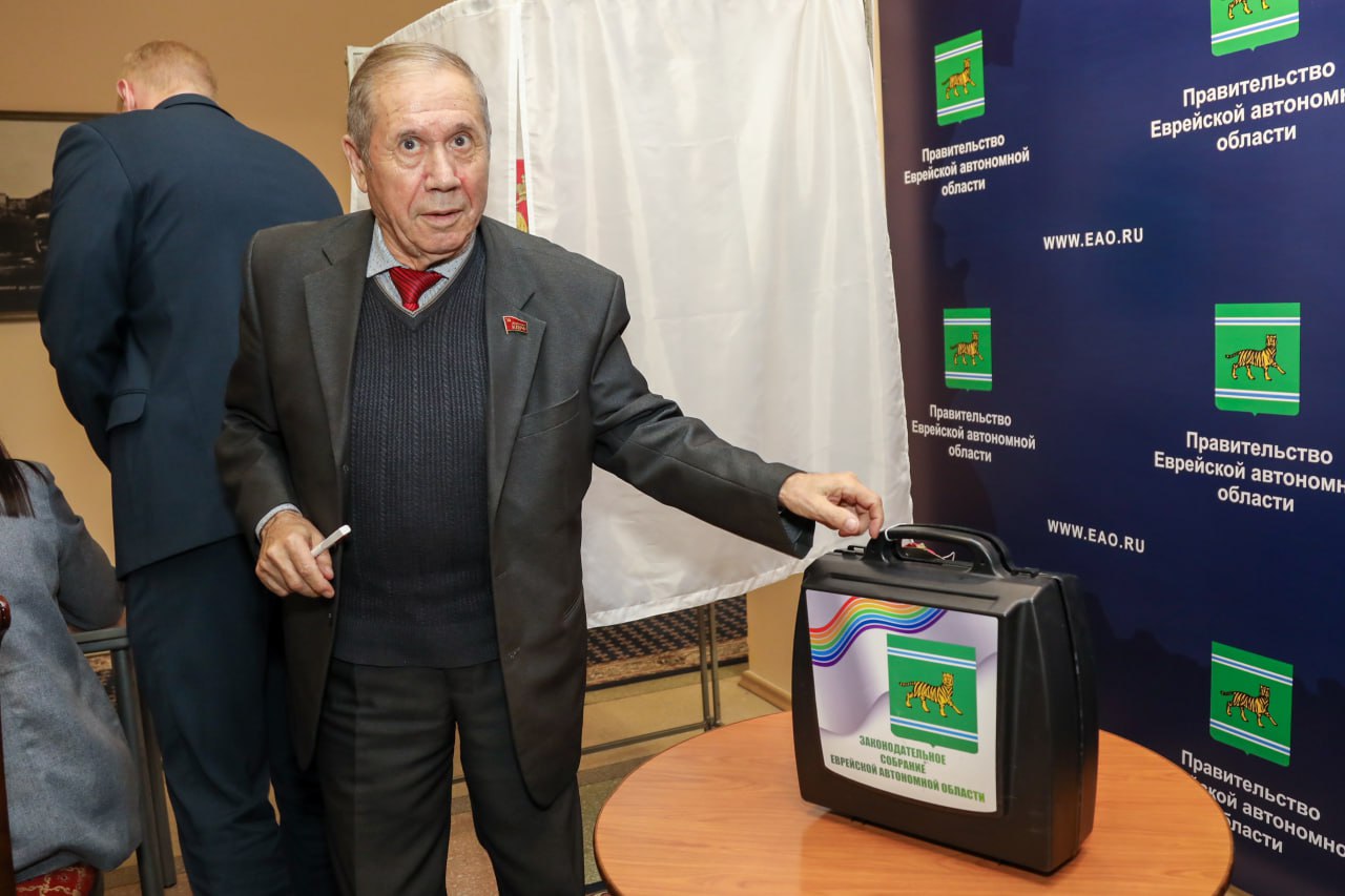 Алинбергу Ганапольскому присвоено звание Почетного гражданина ЕАО Алинбергу Ганапольскому присвоено звание Почетного гражданина ЕАО