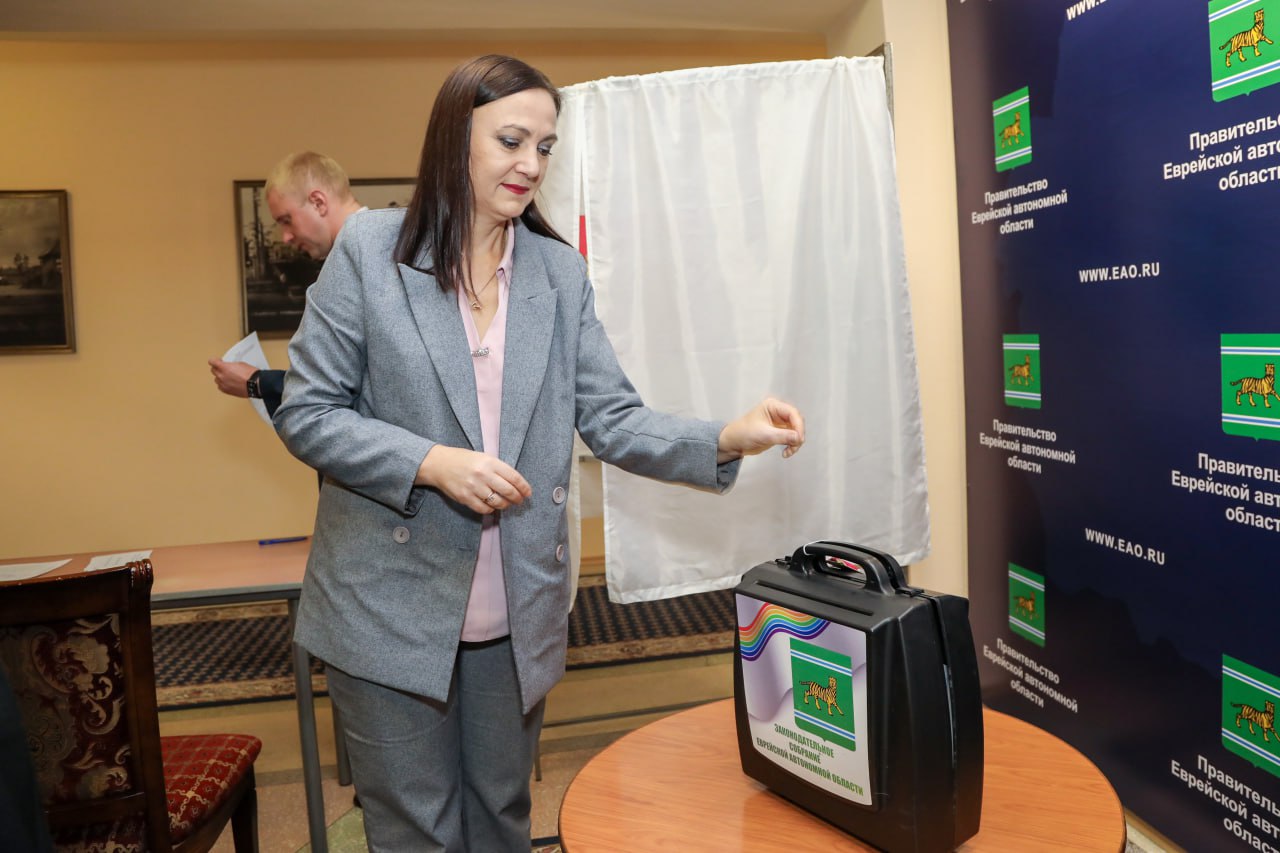 Алинбергу Ганапольскому присвоено звание Почетного гражданина ЕАО Алинбергу Ганапольскому присвоено звание Почетного гражданина ЕАО