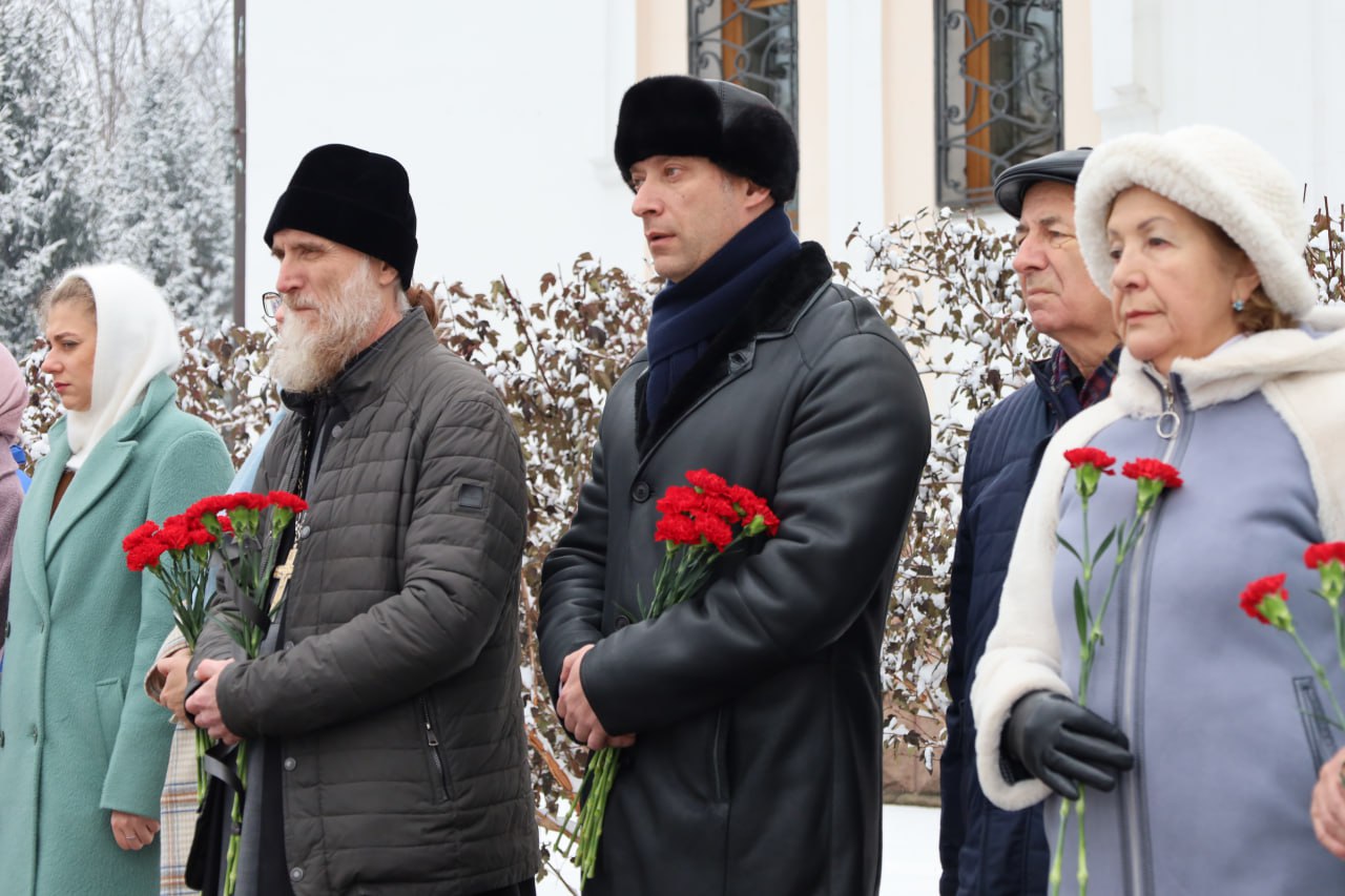 В Биробиджане почтили память жертв политических репрессий В Биробиджане почтили память жертв политических репрессий