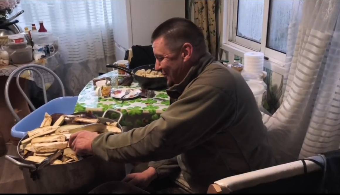 «Соленья для СВОих»: в ЕАО ветеран СВО продолжает помогать товарищам