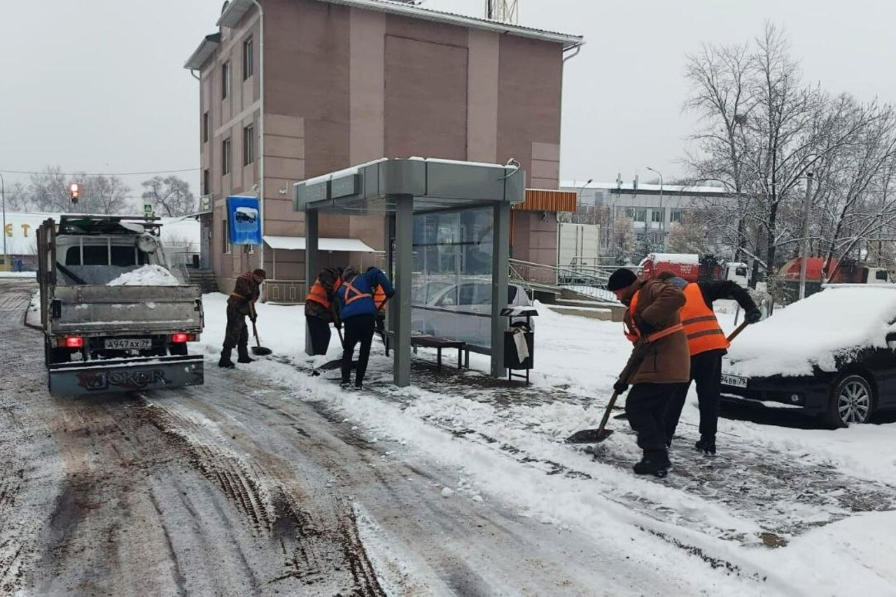 Городские власти Биробиджана бросили все силы на уборку улиц