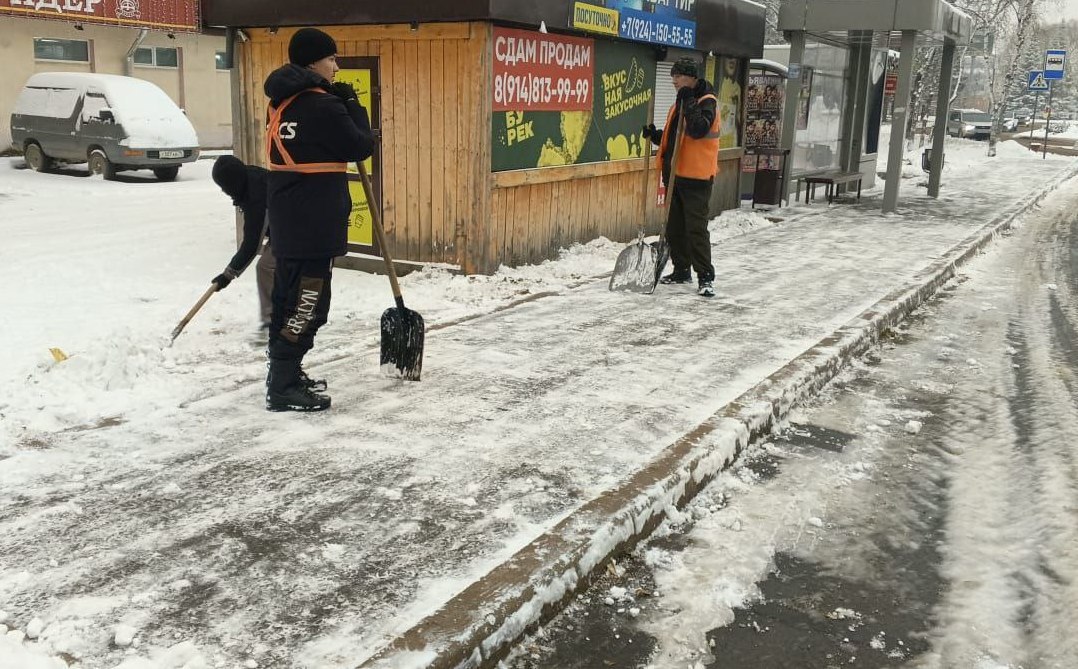 Коммунальные службы вышли на уборку Биробиджана Коммунальные службы вышли на уборку Биробиджана