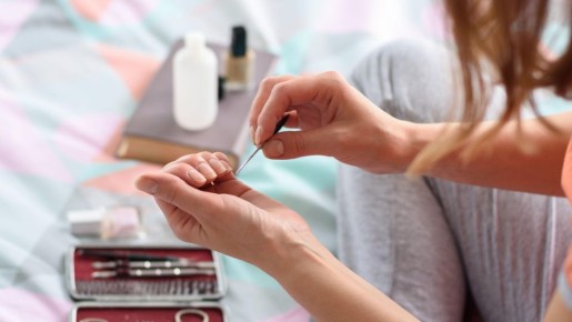 Если нет времени идти в салон: как снять гель-лак в домашних условиях