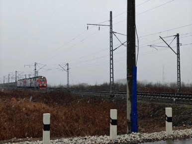 Закрыли ж/д переезд в ЕАО. В связи с ремонтными работами 31 октября с 08:00 до 12:00 закрыто движение автотранспорта через железнодорожный переезд на перегоне Кимкан — Известковая