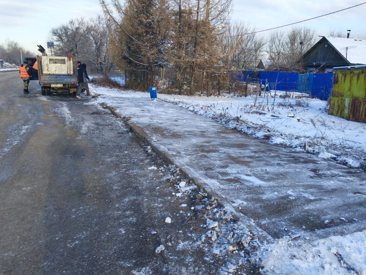 Коммунальные службы наводят порядок на улицах Биробиджана Коммунальные службы наводят порядок на улицах Биробиджана