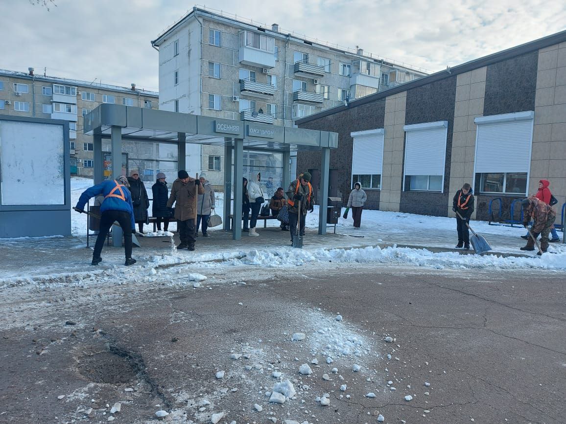 Коммунальные службы наводят порядок на улицах Биробиджана Коммунальные службы наводят порядок на улицах Биробиджана