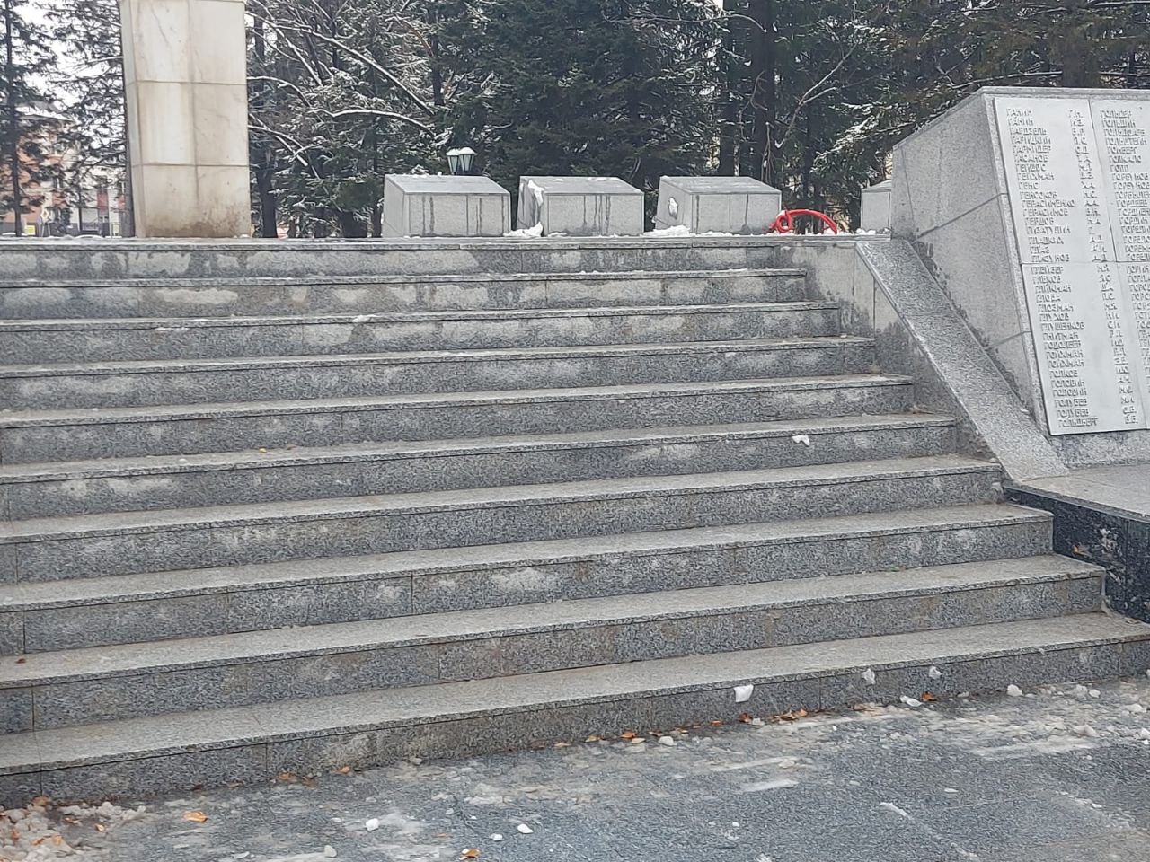 Коммунальные службы наводят порядок на улицах Биробиджана Коммунальные службы наводят порядок на улицах Биробиджана