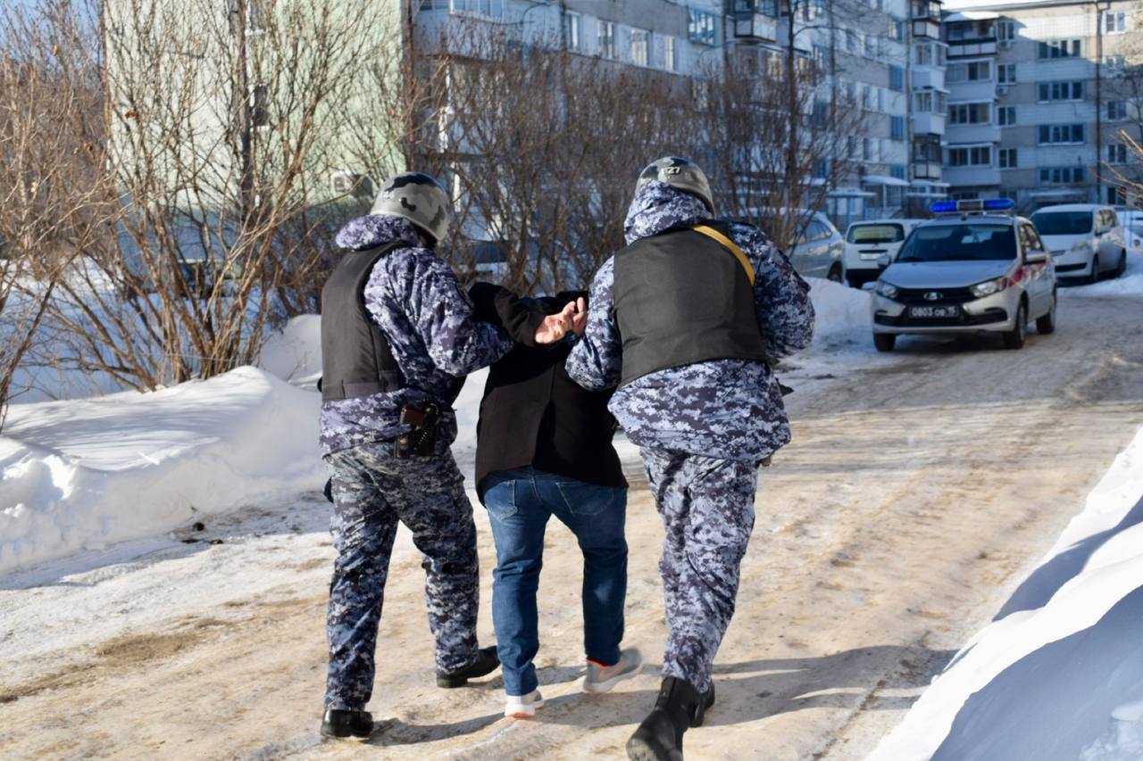 Матерился и угрожал персоналу постоялец отеля в Биробиджане