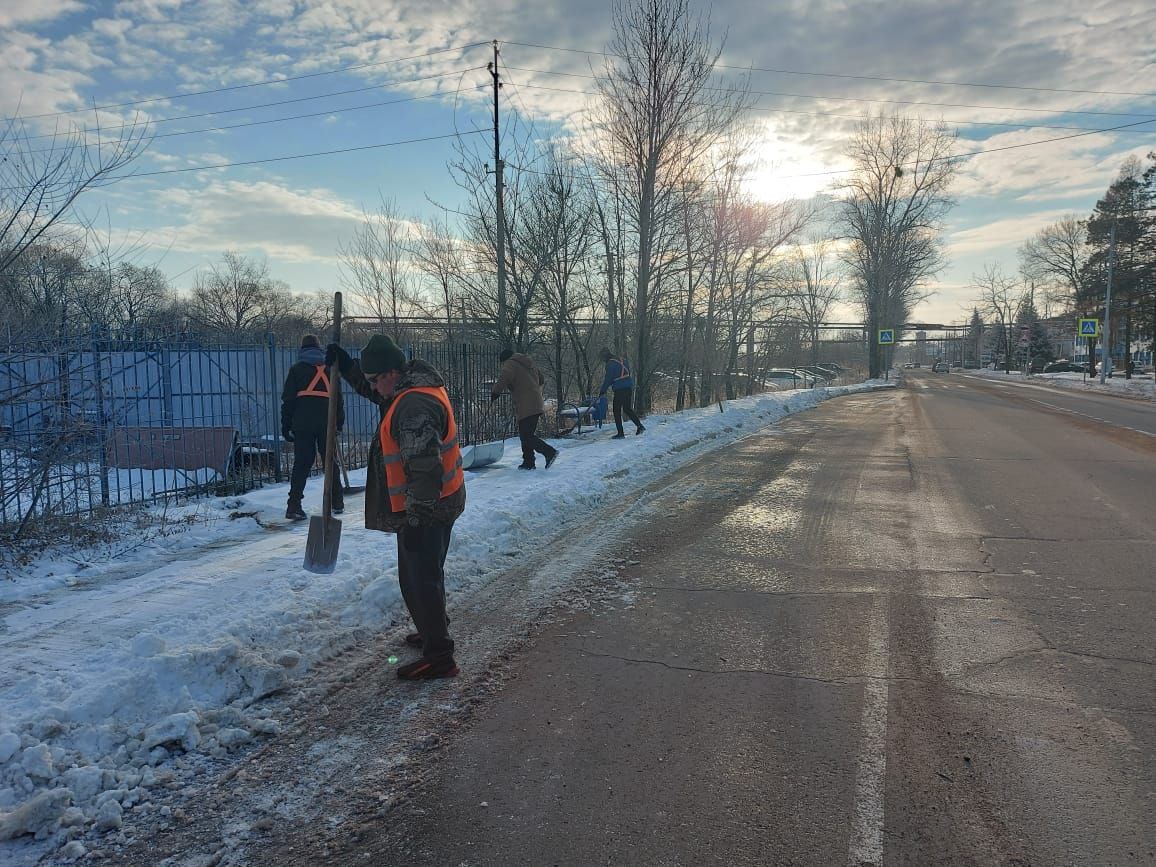 Коммунальные службы наводят порядок на улицах Биробиджана Коммунальные службы наводят порядок на улицах Биробиджана